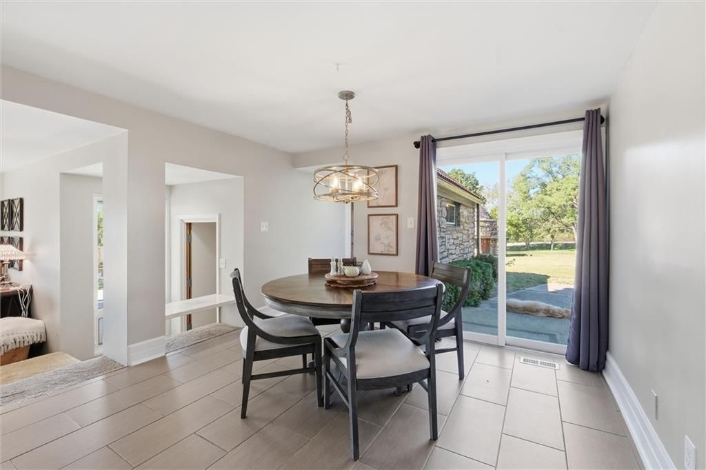 Statement lighting and breakfast nook at 14340 S Gardner Road, Gardner, KS 66030