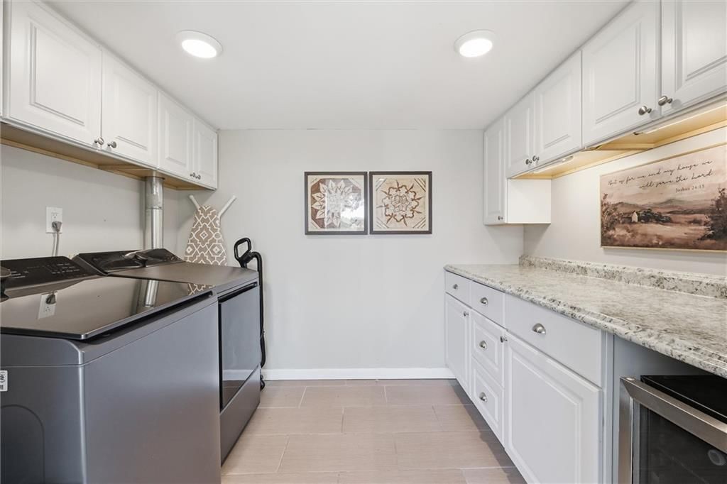 Home office at 14340 S Gardner Road, Gardner, KS 66030