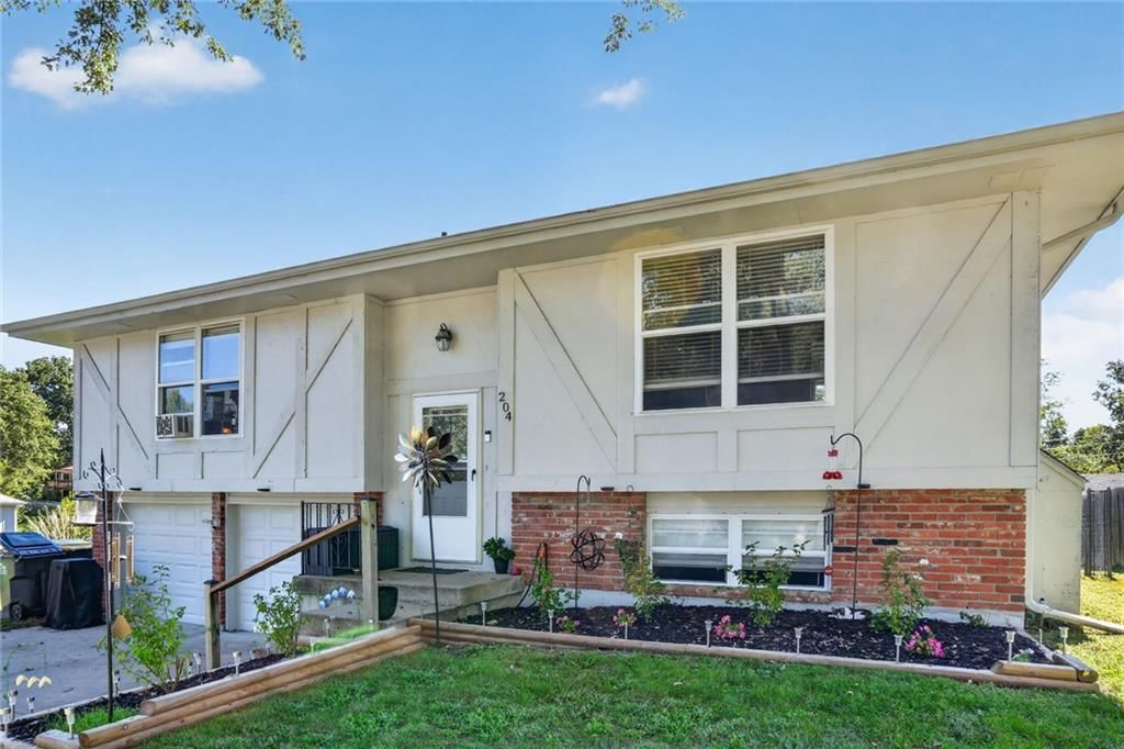 204 SE CROMWELL Street, Blue Springs, MO