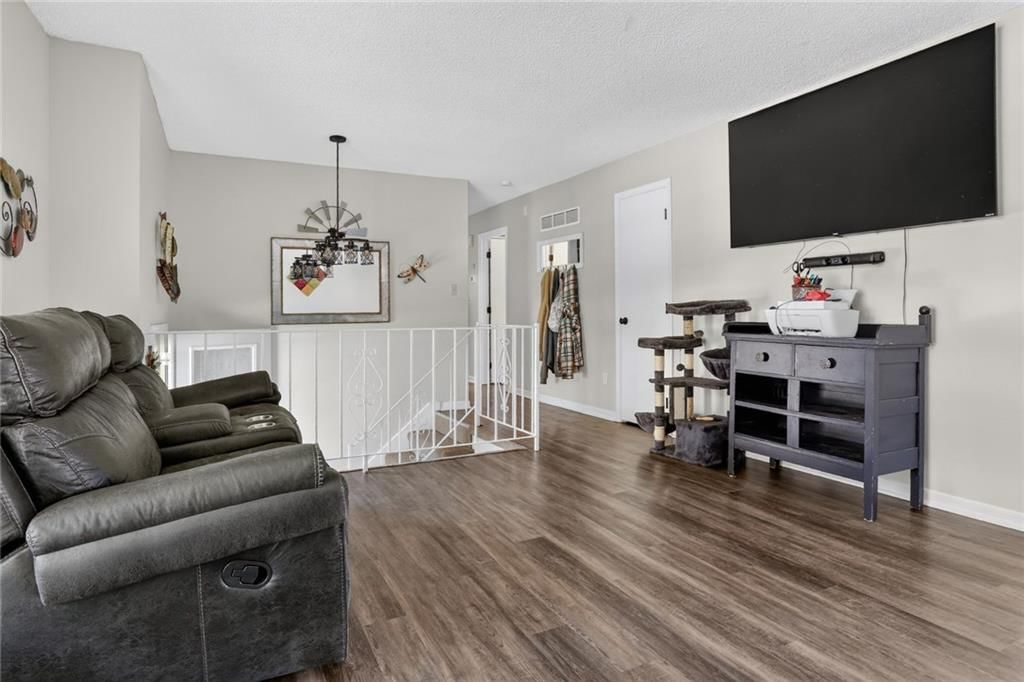 204 SE CROMWELL Street, Blue Springs, MO: listing photo 3