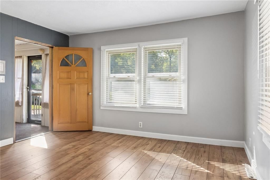 Photo 4 of 27 - 3002 W 44th Avenue, Kansas City, KS 66103