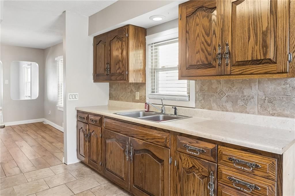 Photo 9 of 27 - 3002 W 44th Avenue, Kansas City, KS 66103