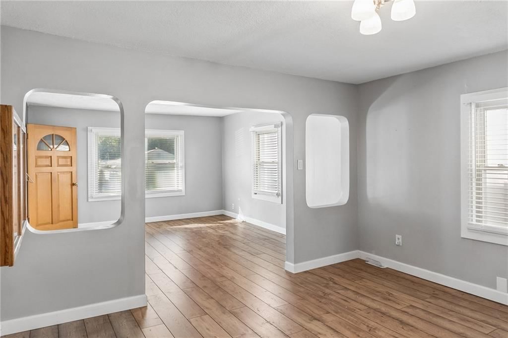 Photo 10 of 27 - 3002 W 44th Avenue, Kansas City, KS 66103