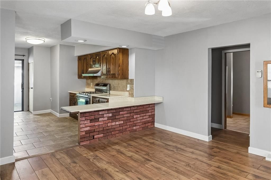 Photo 11 of 27 - 3002 W 44th Avenue, Kansas City, KS 66103