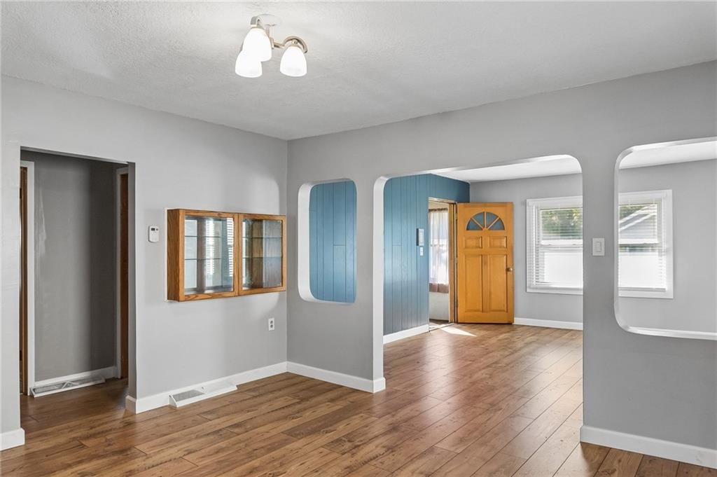 Photo 12 of 27 - 3002 W 44th Avenue, Kansas City, KS 66103