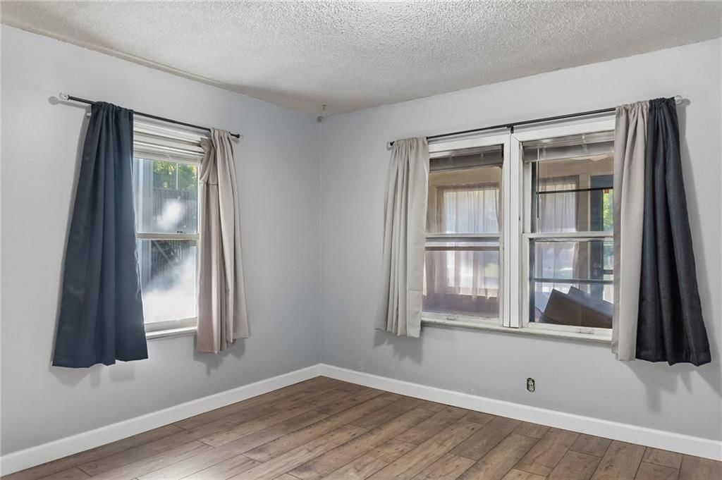 Photo 13 of 27 - 3002 W 44th Avenue, Kansas City, KS 66103
