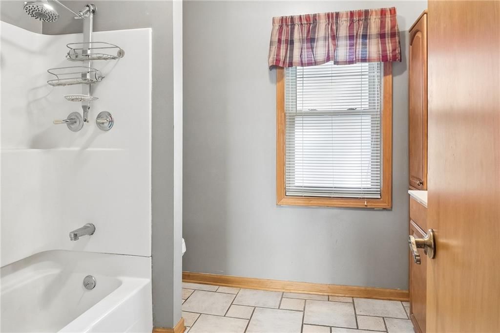 Photo 16 of 27 - 3002 W 44th Avenue, Kansas City, KS 66103