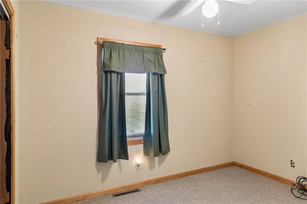 Carpet at 3002 W 44th Avenue, Kansas City, KS 66103