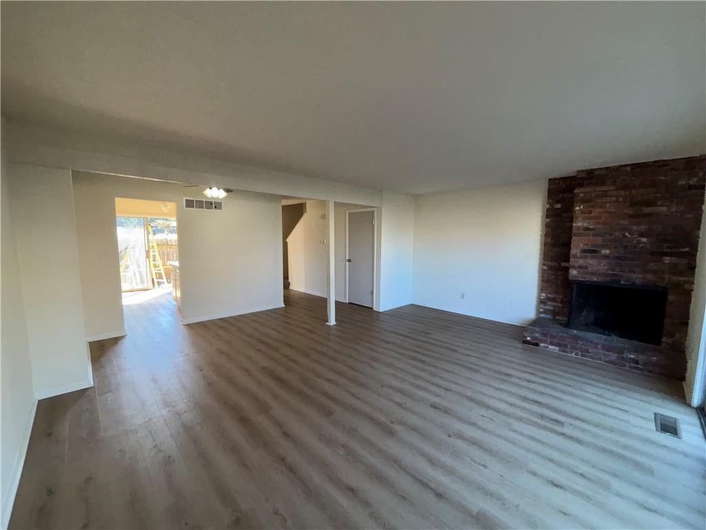 Photo 4 of 44 - 11261 Calico Drive, Kansas City, MO 64137