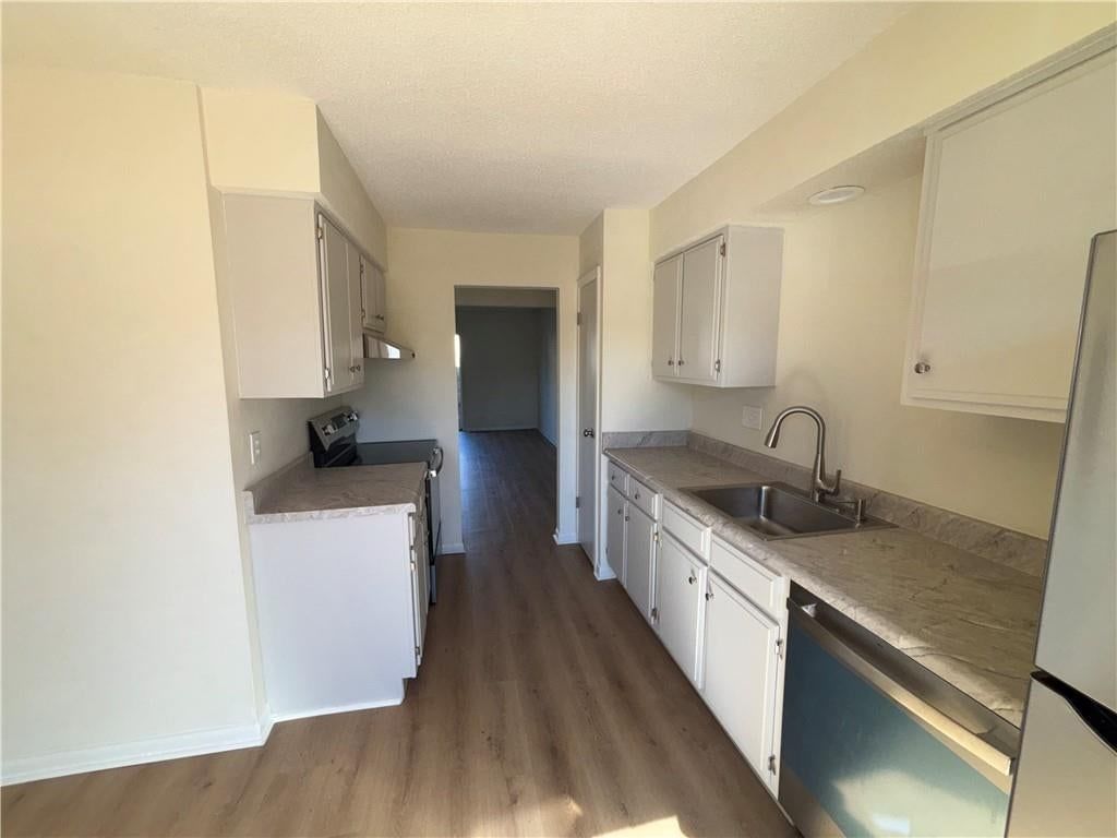 Photo 10 of 44 - 11261 Calico Drive, Kansas City, MO 64137