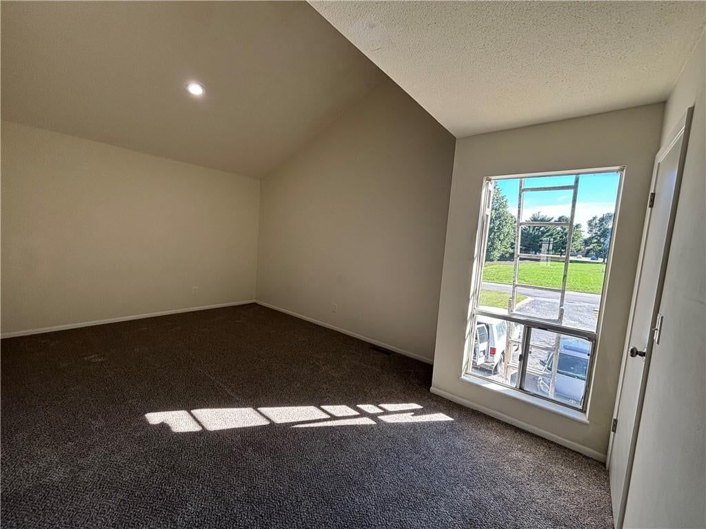 Photo 16 of 44 - 11261 Calico Drive, Kansas City, MO 64137