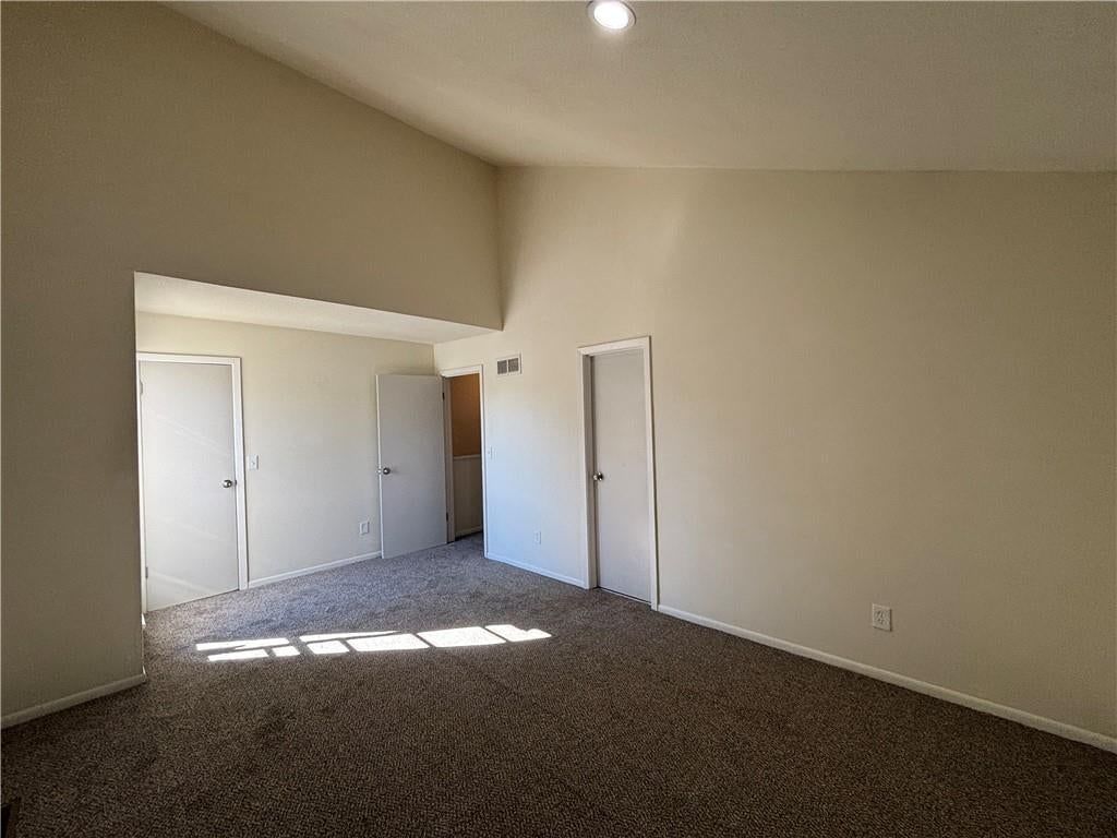 Photo 18 of 44 - 11261 Calico Drive, Kansas City, MO 64137