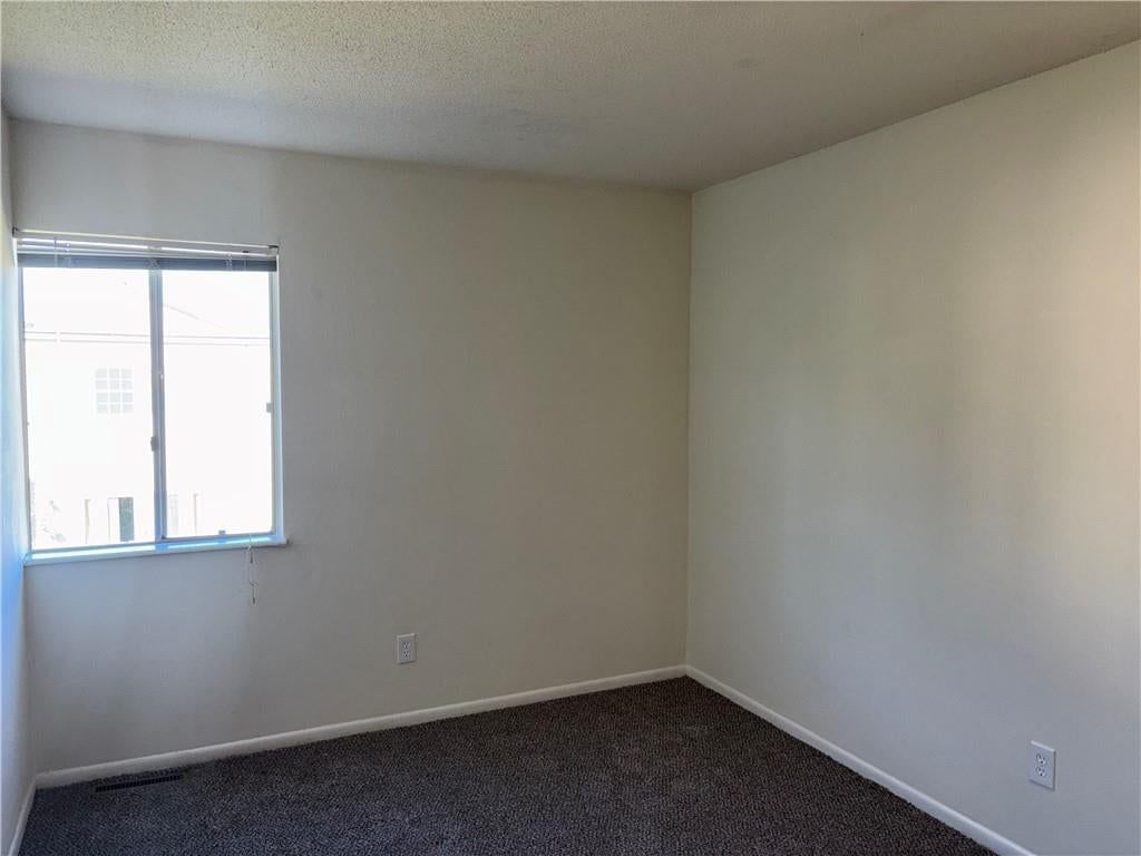 Photo 28 of 44 - 11261 Calico Drive, Kansas City, MO 64137