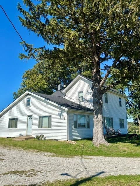 17201 Coffin Road, Leavenworth, KS: listing photo 2