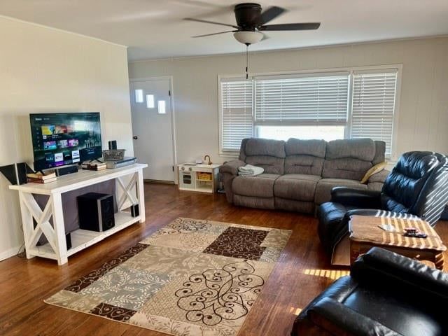 Hardwood floors at 17201 Coffin Road, Leavenworth, KS 66048