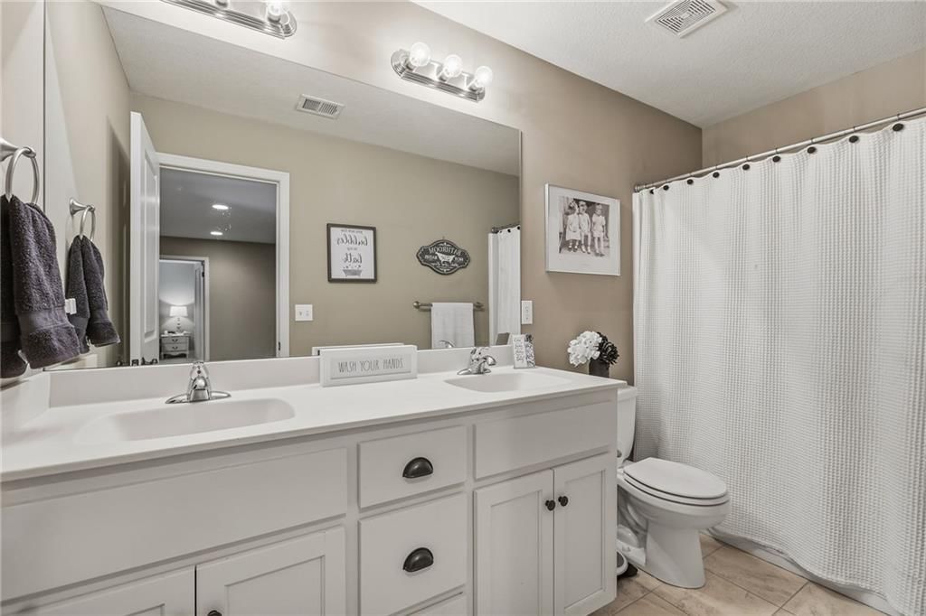 Photo 29 of 54 - 14134 S Pascal Street, Olathe, KS 66061