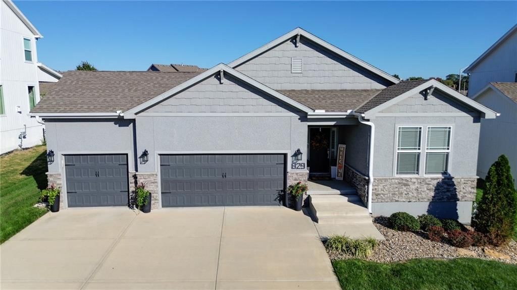 829 SW Haverford Road, Lee's Summit, MO