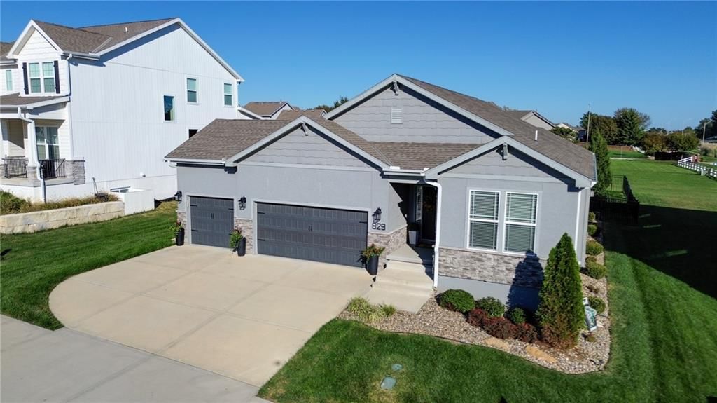 829 SW Haverford Road, Lee's Summit, MO: listing photo 3