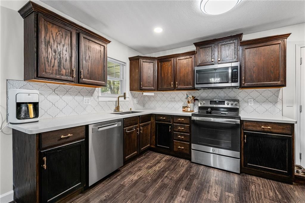 Kitchen backsplash at 7711 NE 53rd Terrace, Kansas City, MO 64119