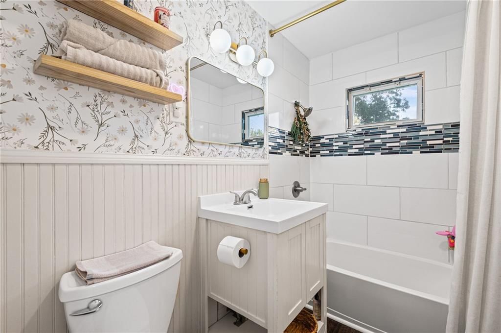Photo 16 of 46 - 7711 NE 53rd Terrace, Kansas City, MO 64119