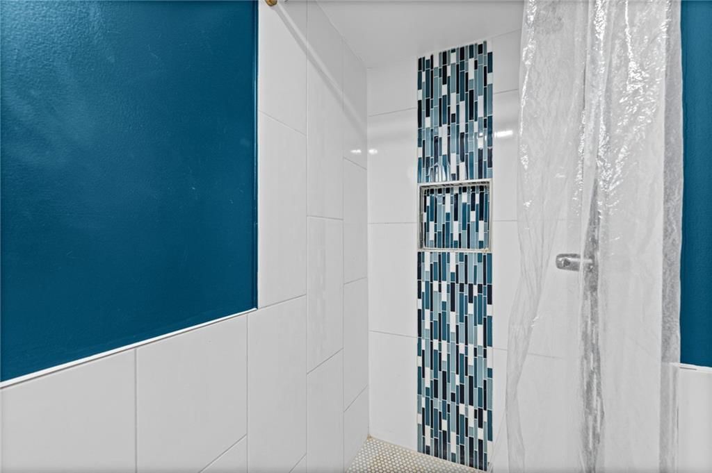 Tiled shower at 7711 NE 53rd Terrace, Kansas City, MO 64119