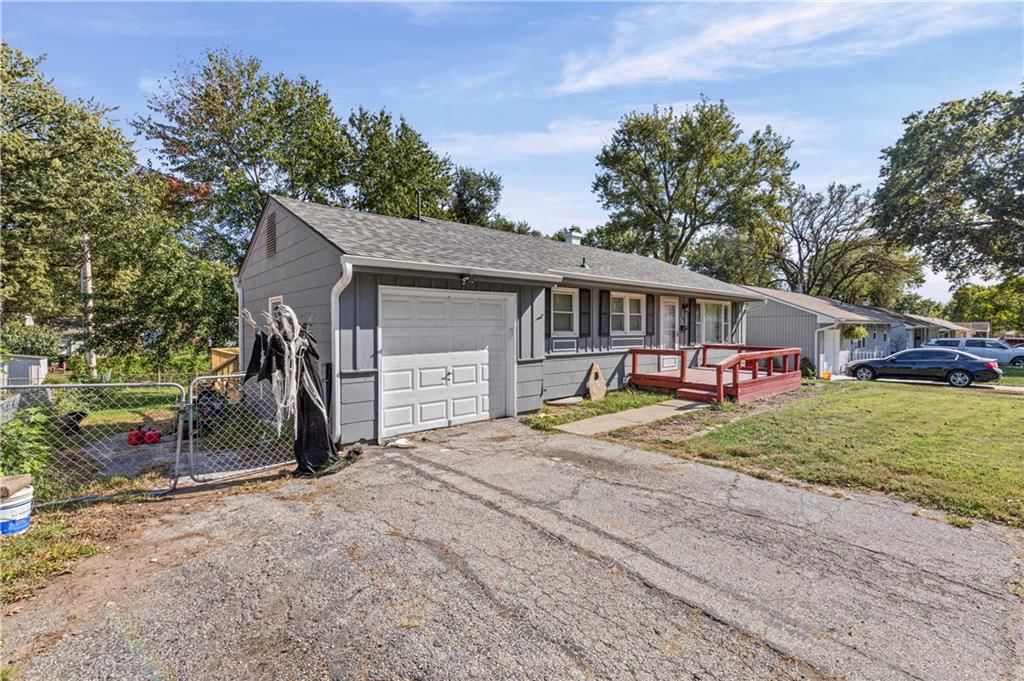 3607 S Osage Street, Independence, MO: listing photo 3