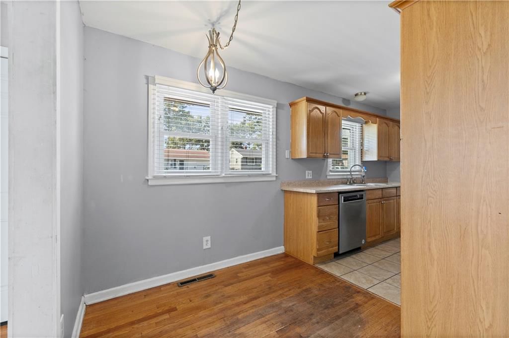 Photo 5 of 17 - 3607 S Osage Street, Independence, MO 64055