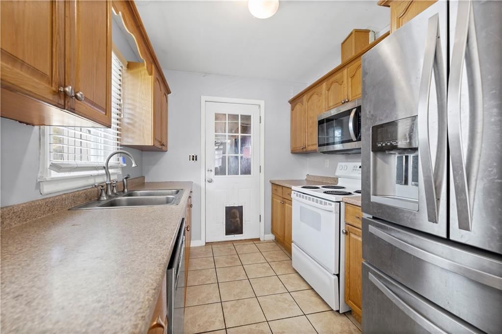 Photo 6 of 17 - 3607 S Osage Street, Independence, MO 64055