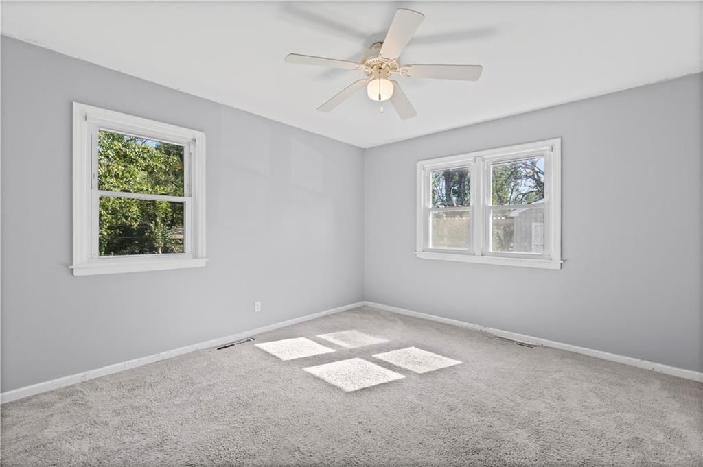 Photo 8 of 17 - 3607 S Osage Street, Independence, MO 64055