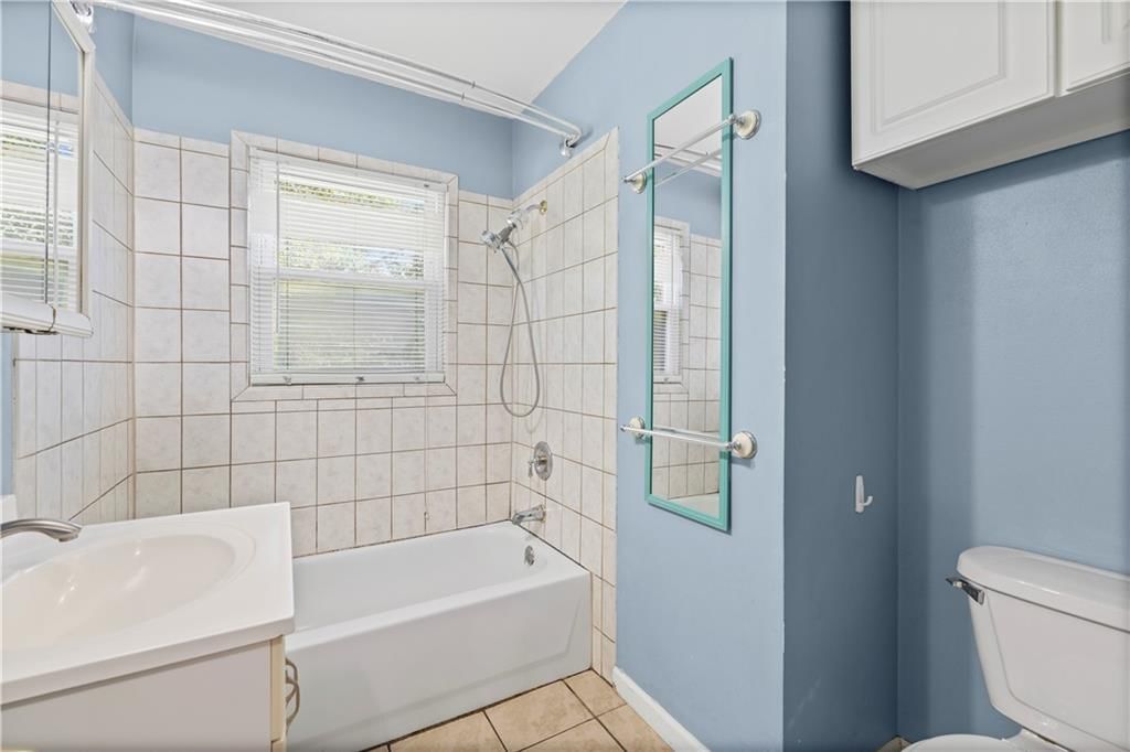 Photo 10 of 17 - 3607 S Osage Street, Independence, MO 64055