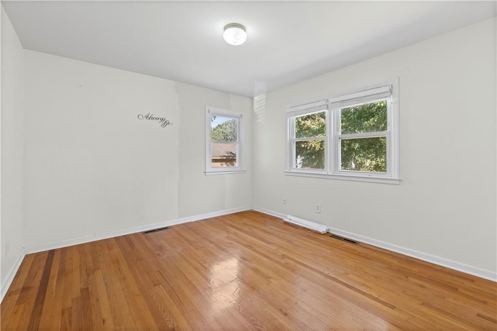 Photo 11 of 17 - 3607 S Osage Street, Independence, MO 64055