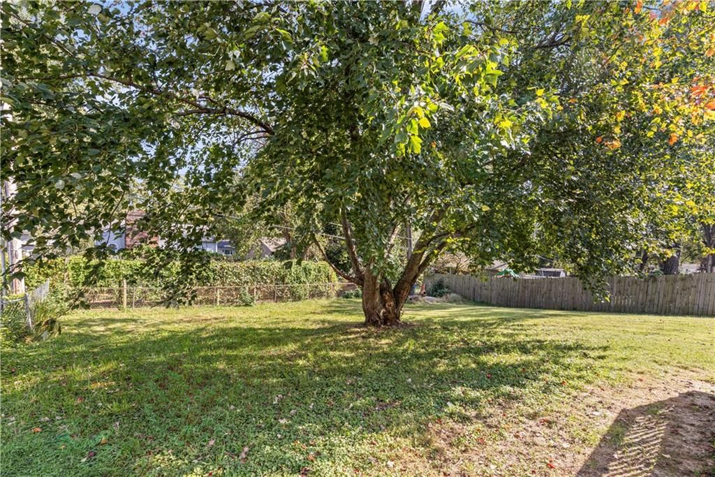 Photo 13 of 17 - 3607 S Osage Street, Independence, MO 64055