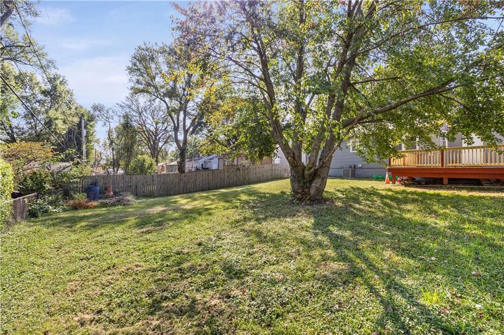Photo 14 of 17 - 3607 S Osage Street, Independence, MO 64055