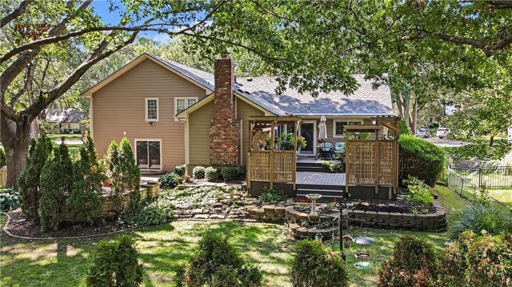 10519 Pawnee Lane, Leawood, KS: listing photo 2
