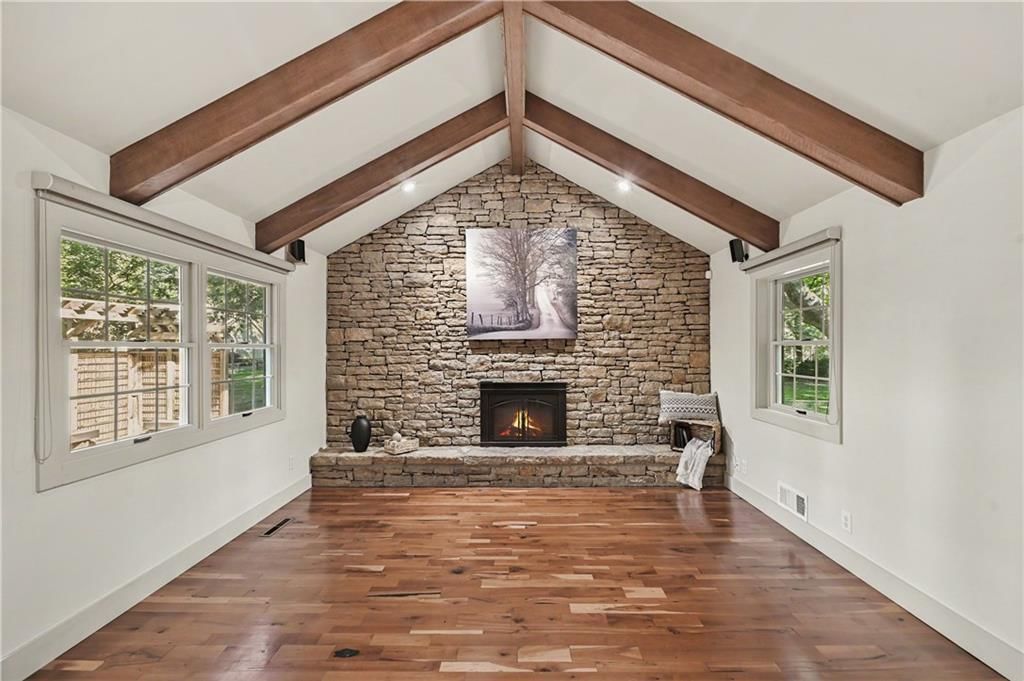 10519 Pawnee Lane, Leawood, KS: listing photo 3