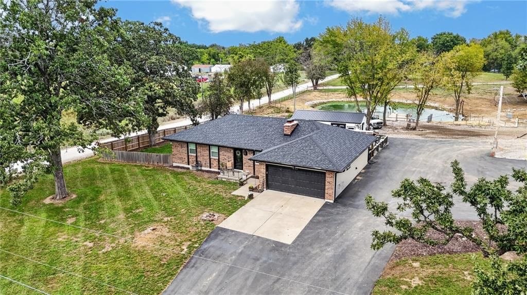 18902 E 263rd Street, Harrisonville, MO: listing photo 3