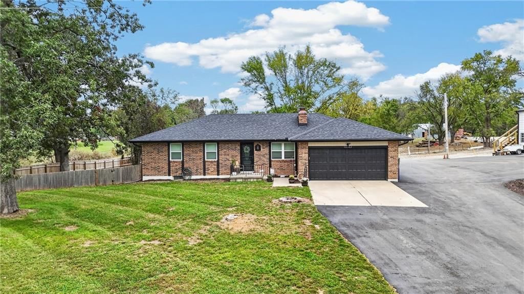 Photo 5 of 78 - 18902 E 263rd Street, Harrisonville, MO 64701