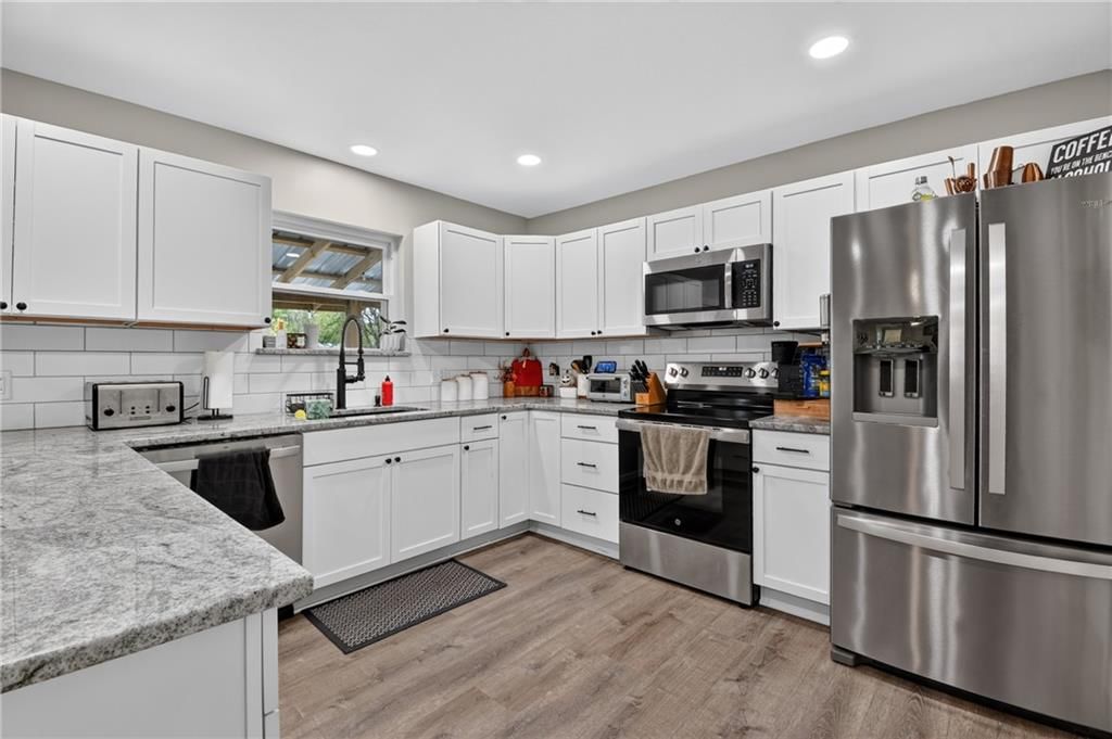 Photo 13 of 78 - 18902 E 263rd Street, Harrisonville, MO 64701