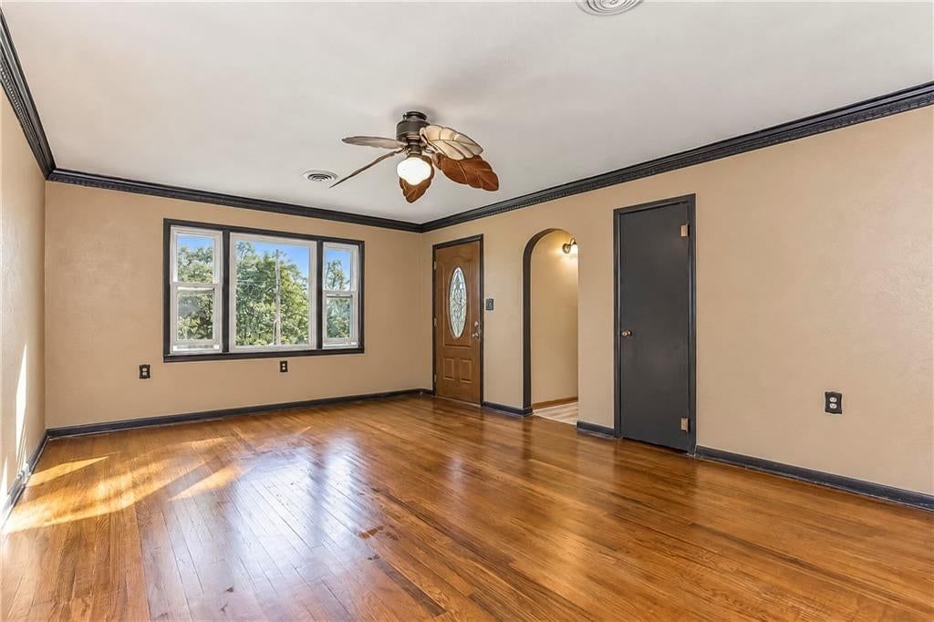 Photo 5 of 23 - 412 14th Street, Osawatomie, KS 66064