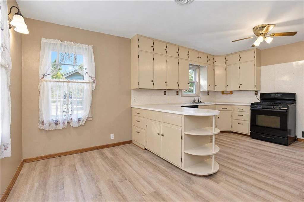 White countertops at 412 14th Street, Osawatomie, KS 66064