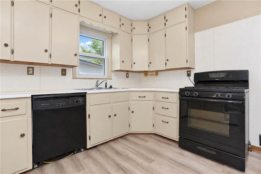 Black appliances at 412 14th Street, Osawatomie, KS 66064