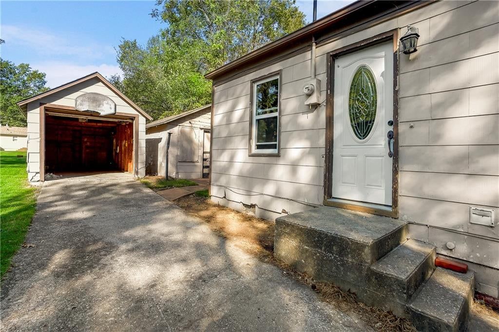 Photo 18 of 23 - 412 14th Street, Osawatomie, KS 66064