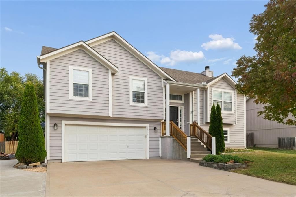 20556 W 220th Terrace, Spring Hill, KS: listing photo 2