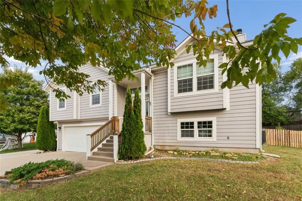 20556 W 220th Terrace, Spring Hill, KS: listing photo 3