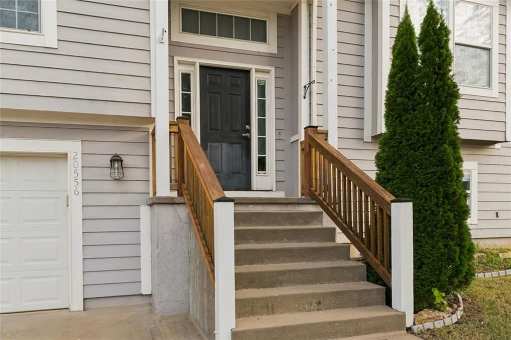 Photo 4 of 45 - 20556 W 220th Terrace, Spring Hill, KS 66083