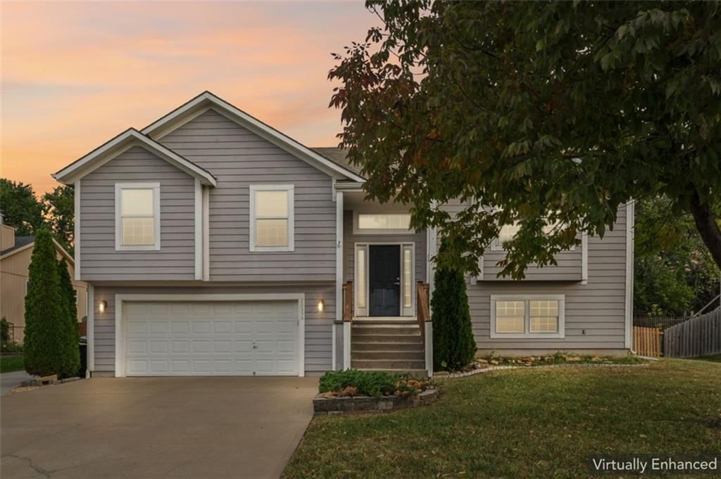 Photo 5 of 45 - 20556 W 220th Terrace, Spring Hill, KS 66083