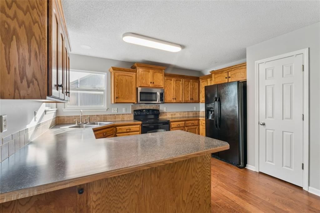 Photo 13 of 45 - 20556 W 220th Terrace, Spring Hill, KS 66083