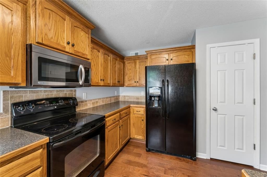 Photo 15 of 45 - 20556 W 220th Terrace, Spring Hill, KS 66083