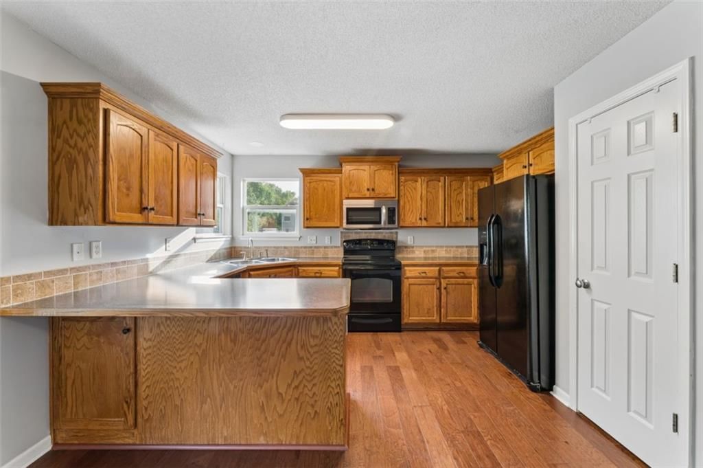 Photo 16 of 45 - 20556 W 220th Terrace, Spring Hill, KS 66083