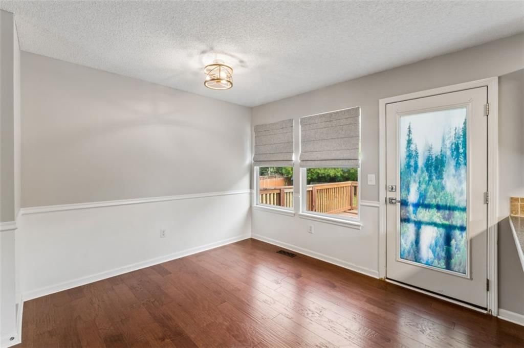 Photo 17 of 45 - 20556 W 220th Terrace, Spring Hill, KS 66083